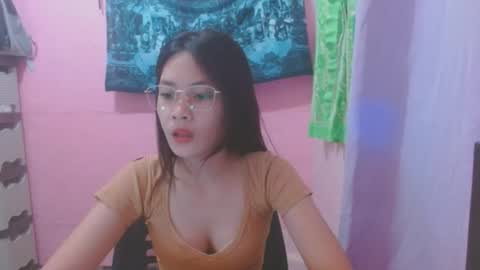 Snapshot of sweetsexygirl20 chatting on 07-25-26, 06:11 Mia online show from 07-25-26, 06:11