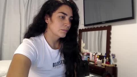 Snapshot of sweetsmile28 chatting on 02-26-26, 12:31 Dianis online show from 02-26-26, 12:31