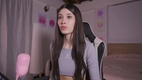 Cat independent model  online show from 11-03-25, 04:25