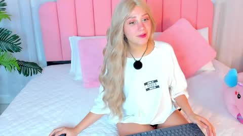sweett_fire online show from 04-18-26, 07:58