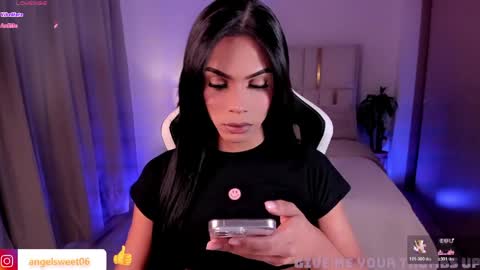 Snapshot of sweett_shinexx chatting on 06-09-26, 02:01 angel online show from 06-09-26, 02:01