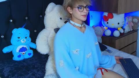 Neffer online show from 11-25-25, 06:13