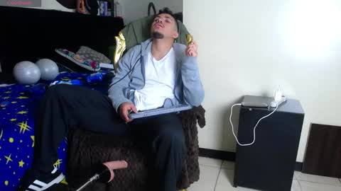 Snapshot of sweettguy_ chatting on 06-08-26, 05:57 Jei online show from 06-08-26, 05:57