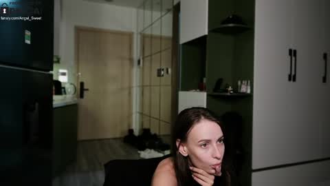 Leila and Alex online show from 06-02-26, 02:41