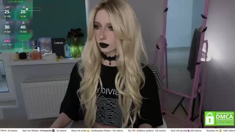 Snapshot of sweetuniporn chatting on 04-26-26, 08:01 Elis a little vacation Ill be here Saturday my schedules in bio online show from 04-26-26, 08:01