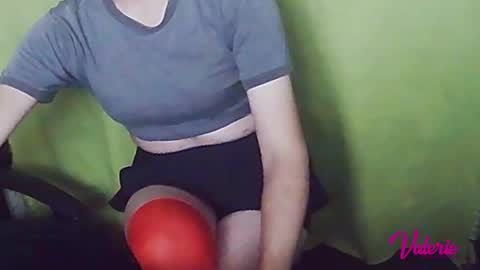 Snapshot of sweetvalerietinybig chatting on 02-22-25, 04:07 Valerie online show from 02-22-25, 04:07