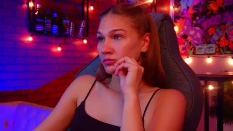 Snapshot of sweety_emilya chatting on 05-07-26, 01:38 Emily online show from 05-07-26, 01:38