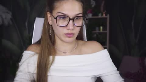 Snapshot of sweety_emilya chatting on 05-19-26, 09:26 Emily online show from 05-19-26, 09:26