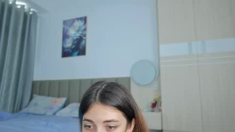 Vikky online show from 05-18-26, 12:07