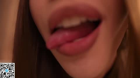 Snapshot of sweetymolli chatting on 07-29-26, 04:05 Molly online show from 07-29-26, 04:05
