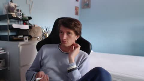 Cat online show from 04-15-26, 02:35