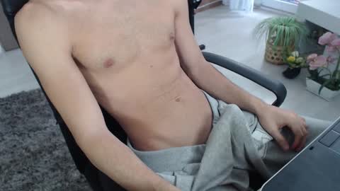 SwetLittleBoy4u online show from 09-15-25, 08:03