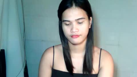 Snapshot of swettie_rhea chatting on 05-18-26, 02:34 Rhea online show from 05-18-26, 02:34