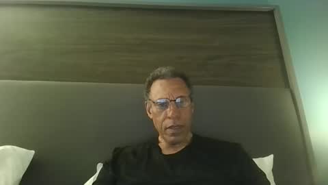 swimmerbod2495 online show from 05-16-26, 06:21