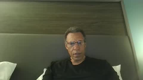 swimmerbod2495 online show from 05-16-26, 06:43
