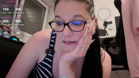 Snapshot of swiss_lady chatting on 05-31-26, 08:10 swiss_lady online show from 05-31-26, 08:10