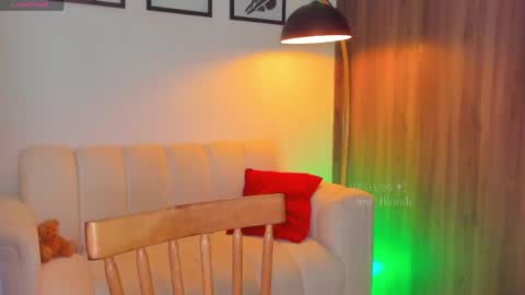 Snapshot of swt_blonde chatting on 05-28-26, 12:52 Ambar online show from 05-28-26, 12:52