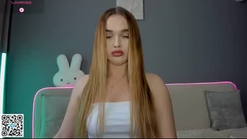 Snapshot of swweetangel chatting on 06-19-26, 01:54 Ana online show from 06-19-26, 01:54