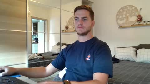 Snapshot of syl092 chatting on 09-29-25, 04:45 syl092 online show from 09-29-25, 04:45