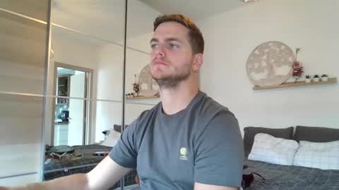 Snapshot of syl092 chatting on 10-03-25, 10:12 syl092 online show from 10-03-25, 10:12