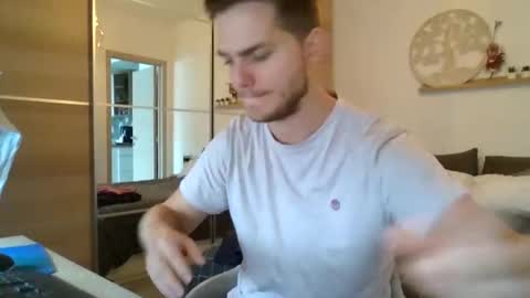 Snapshot of syl092 chatting on 10-08-25, 03:09 syl092 online show from 10-08-25, 03:09