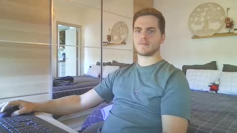 Snapshot of syl092 chatting on 10-30-25, 11:22 syl092 online show from 10-30-25, 11:22