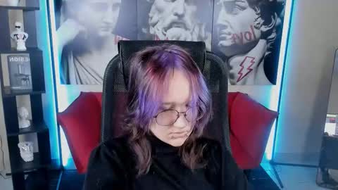 syllviareed online show from 12-20-25, 07:37