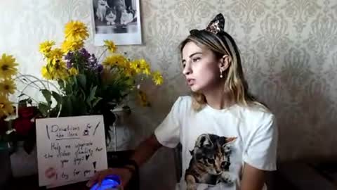 Snapshot of sylviaoris chatting on 07-28-26, 03:21 Emily online show from 07-28-26, 03:21