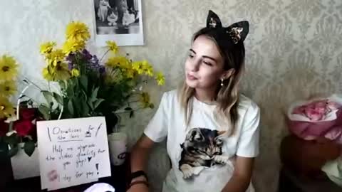 Snapshot of sylviaoris chatting on 07-28-26, 04:39 Emily online show from 07-28-26, 04:39