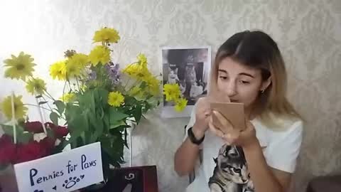 Snapshot of sylviaoris chatting on 07-30-26, 12:04 Emily online show from 07-30-26, 12:04