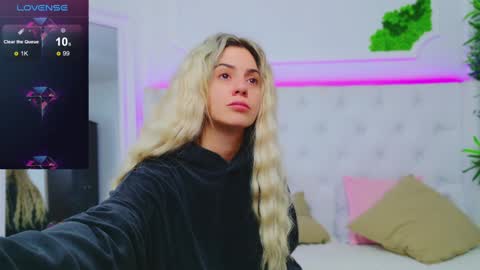 Snapshot of taahiraarabian chatting on 01-09-25, 01:24 Arianna online show from 01-09-25, 01:24