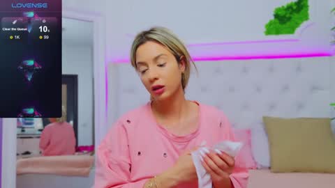 Snapshot of taahiraarabian chatting on 01-13-25, 01:17 Arianna online show from 01-13-25, 01:17