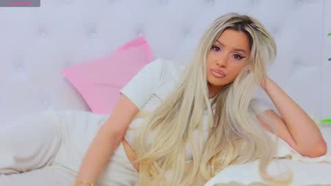 Snapshot of taahiraarabian chatting on 01-29-25, 04:41 Arianna online show from 01-29-25, 04:41