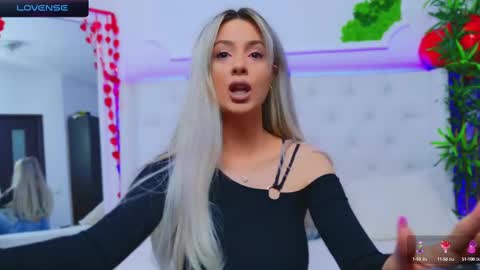 Snapshot of taahiraarabian chatting on 02-20-25, 01:40 Arianna online show from 02-20-25, 01:40