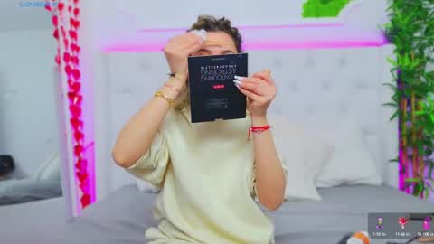 Snapshot of taahiraarabian chatting on 03-10-25, 01:21 Arianna online show from 03-10-25, 01:21