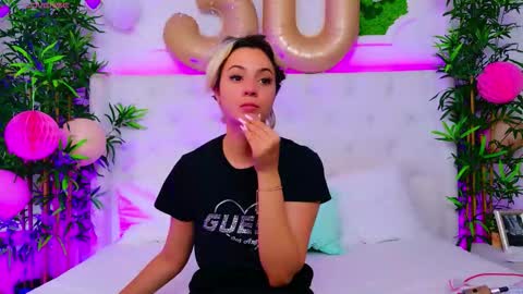 Snapshot of taahiraarabian chatting on 09-11-25, 12:05 Arianna online show from 09-11-25, 12:05