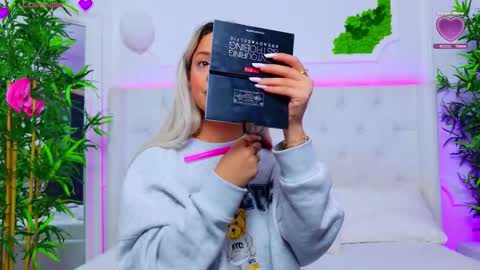 Snapshot of taahiraarabian chatting on 09-29-25, 12:10 Arianna online show from 09-29-25, 12:10