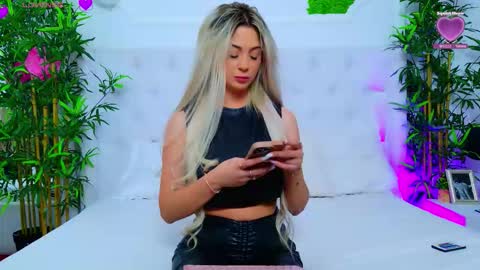 Snapshot of taahiraarabian chatting on 10-15-25, 01:44 Arianna online show from 10-15-25, 01:44