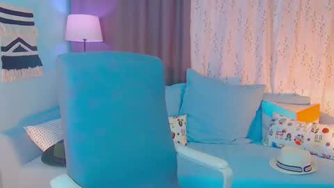 Mia online show from 01-12-25, 01:37