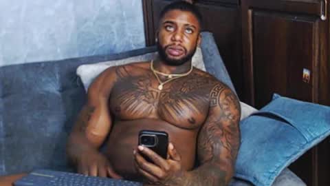 Tairon Tucke online show from 12-30-24, 04:09