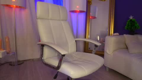 Snapshot of tais_athena chatting on 12-28-24, 04:51 Margo online show from 12-28-24, 04:51