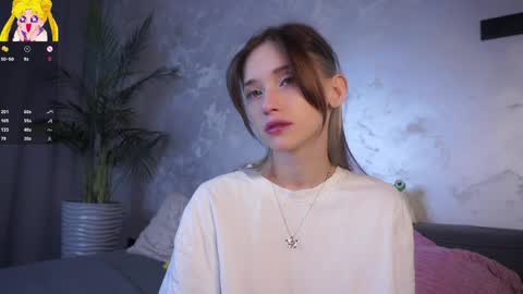 Mia online show from 04-12-26, 01:54