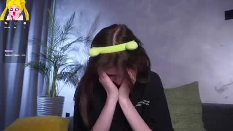 Mia online show from 04-15-26, 02:51