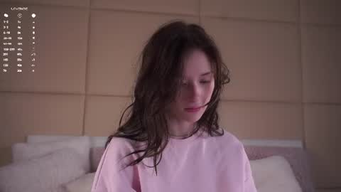 Snapshot of taitehambelton chatting on 06-18-26, 01:06 Mia online show from 06-18-26, 01:06