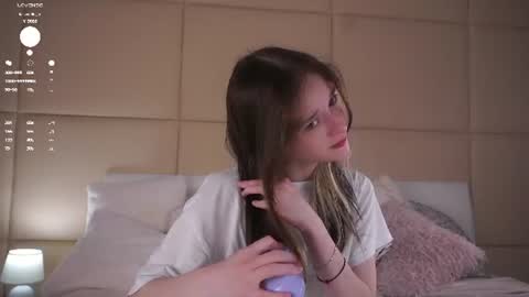 Snapshot of taitehambelton chatting on 06-20-26, 06:05 Mia online show from 06-20-26, 06:05