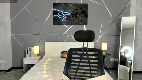 Sasha online show from 12-17-25, 01:33