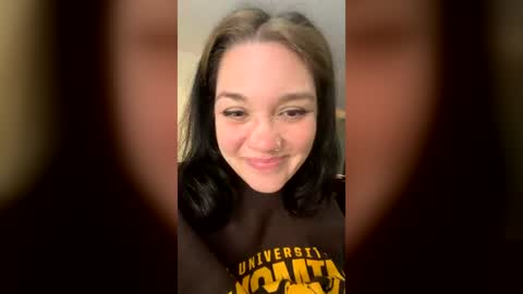 Snapshot of taliawill chatting on 06-16-26, 04:04 Talia online show from 06-16-26, 04:04