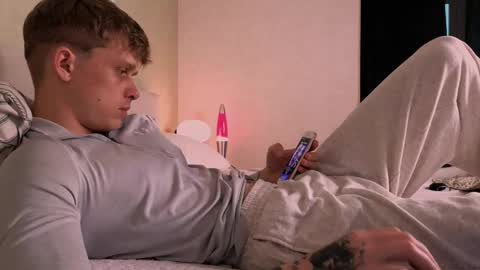 Snapshot of talkinghead7 chatting on 10-18-25, 04:26 Colin online show from 10-18-25, 04:26