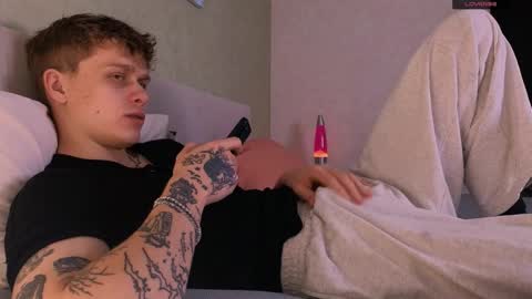 Snapshot of talkinghead7 chatting on 10-28-25, 05:48 Colin online show from 10-28-25, 05:48