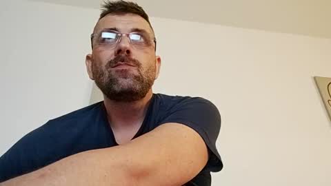Snapshot of tallboy77eu chatting on 02-02-25, 03:10 Aligator online show from 02-02-25, 03:10